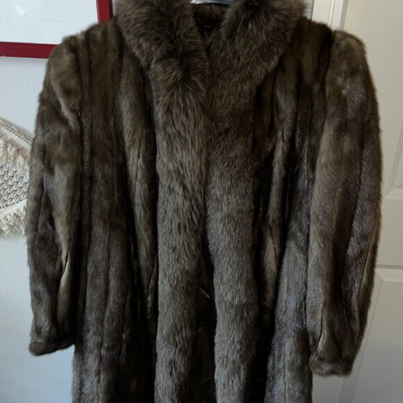 Famous Barr Women's Full-Length Caramel Mink Fur Coat - Picture 3 of 6